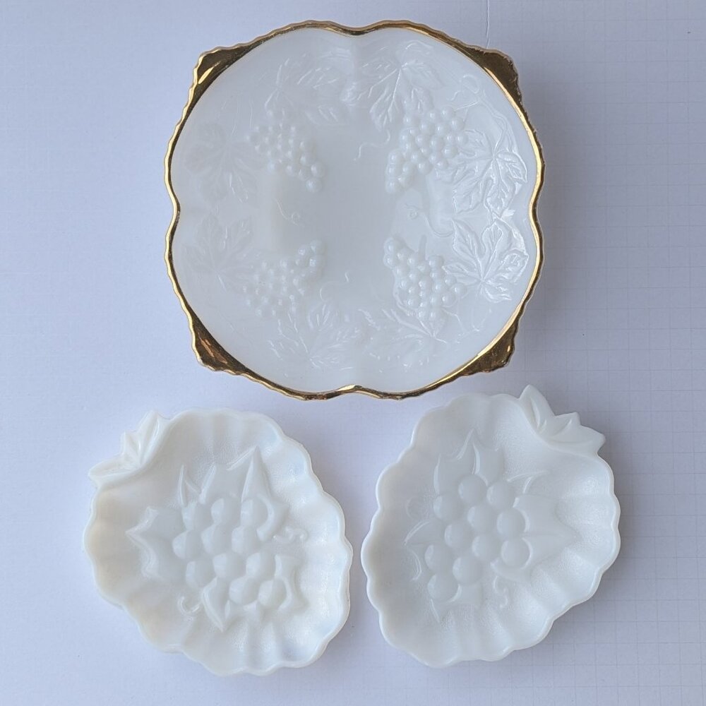 Vintage Anchor Hocking Grape Harvest White Milk Glass Gold Trim Bowl w/Trays